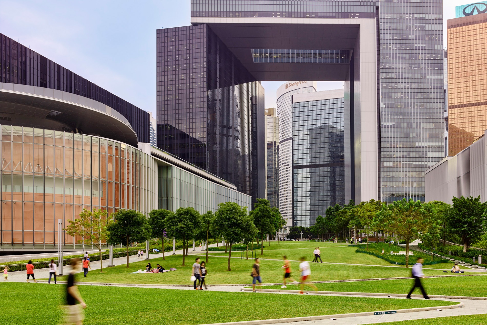 Hong Kong Tamar Government Complex Lawn Exterior 01 1900