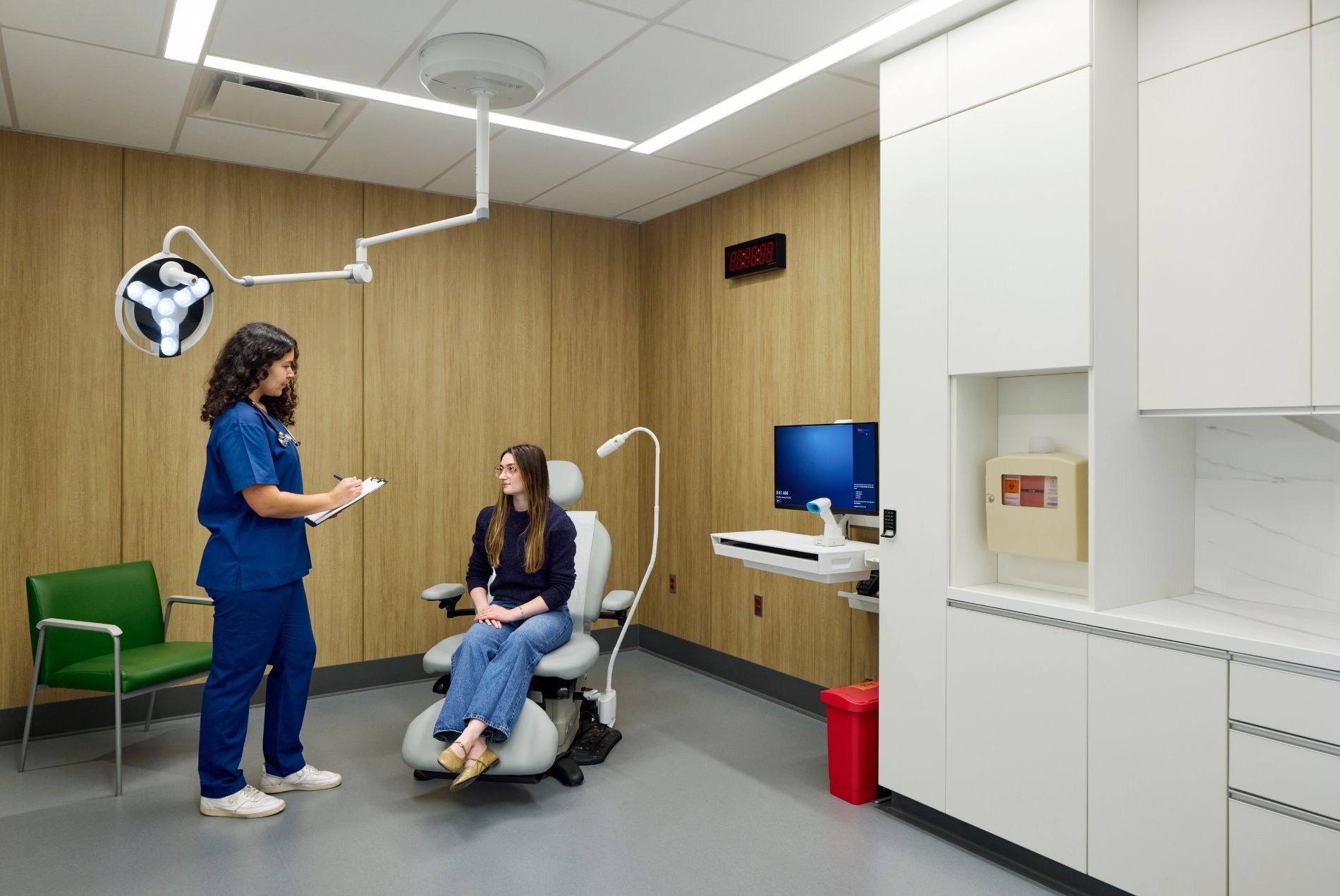 Jack & Sheryl Morris Cancer Center interior exam room