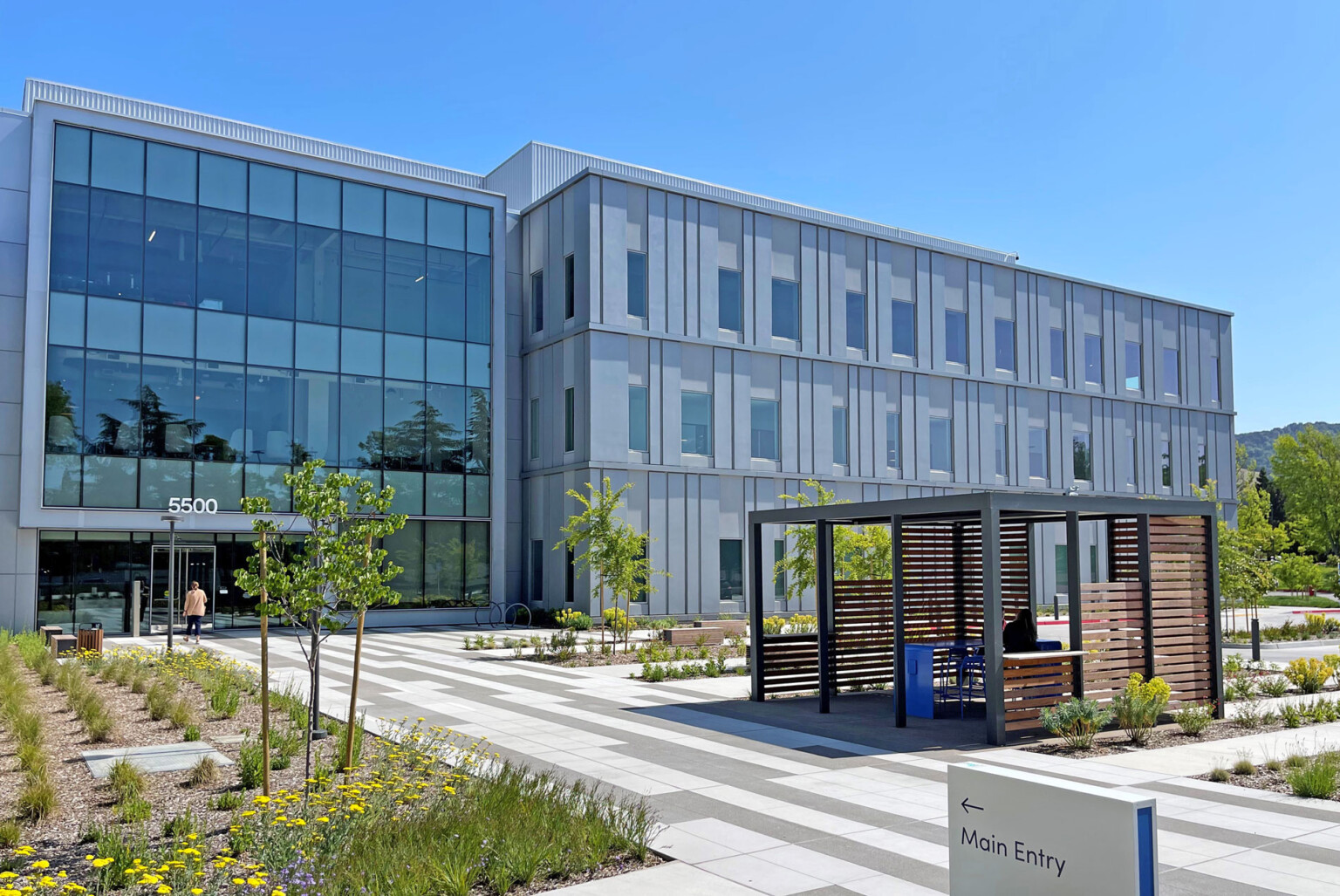 10x Genomics Opens New HOK-Designed Lab and Office Building - HOK