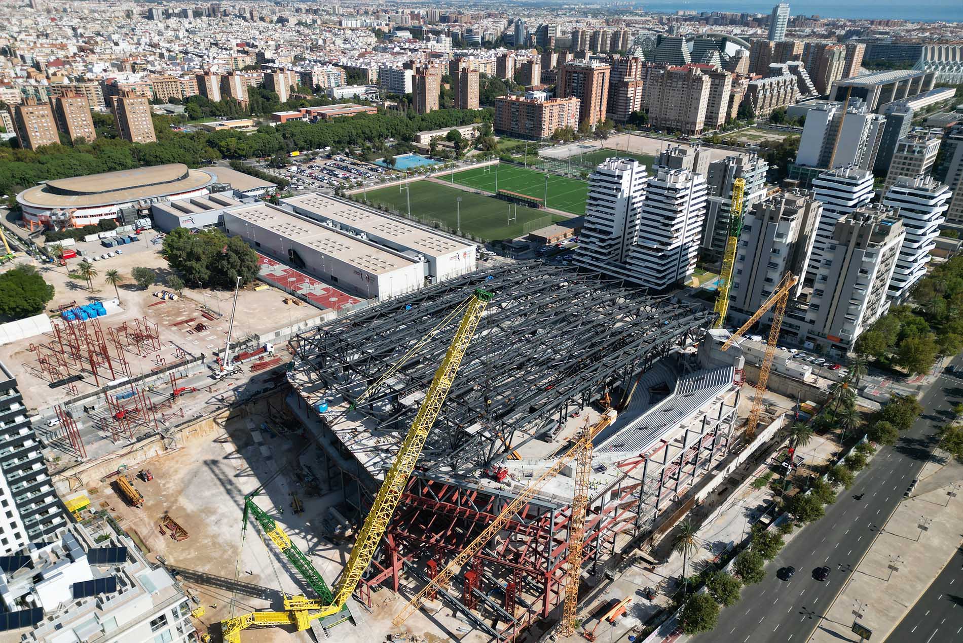 El Roig Arena de Valencia logra un importante hito constructivo con la instalación de ocho enormes cerchas