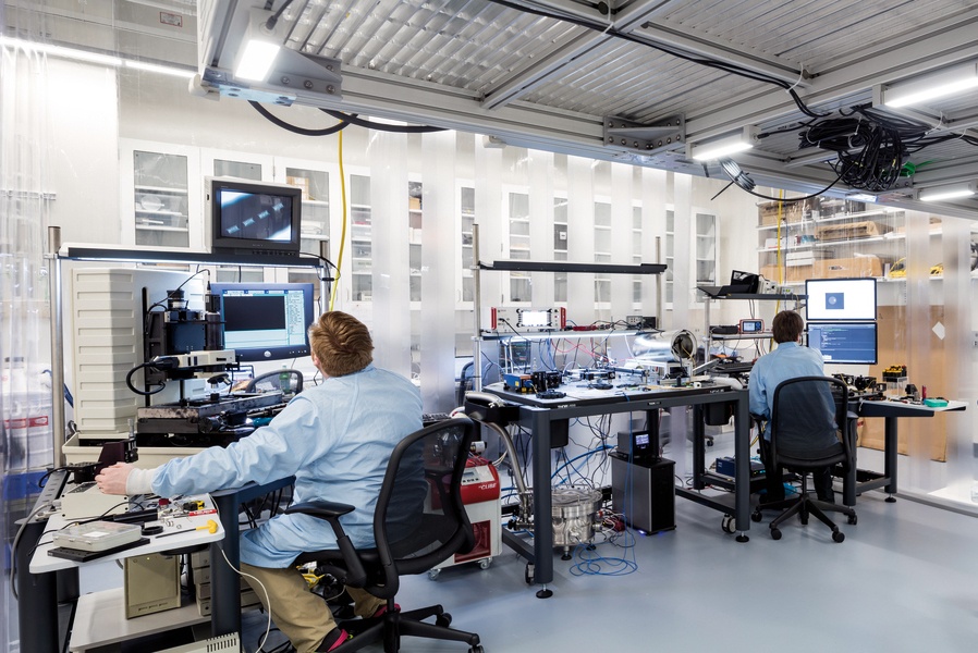 Computer lab photo of the University of Chicago William Eckhardt Research Center