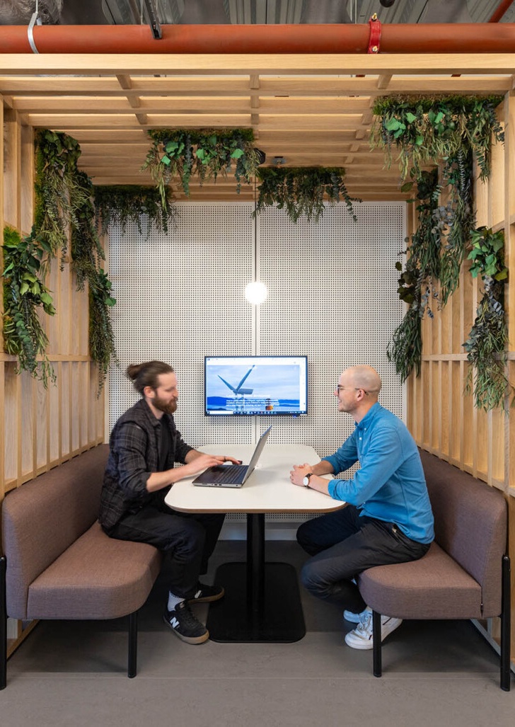 Collaborative seating at the Arup Office at One Centenary Way in Birmingham, UK designed by HOK