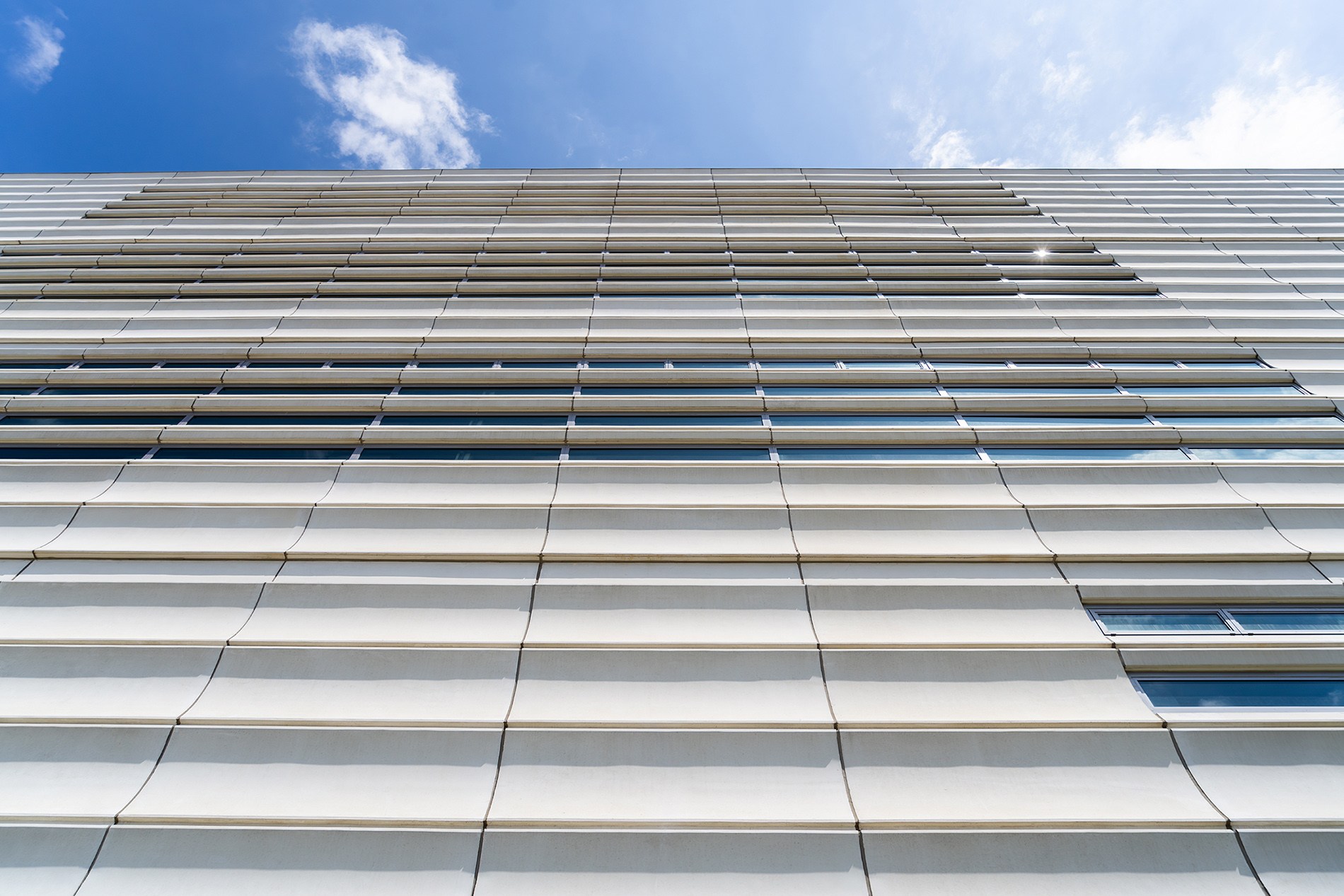 Building facade looking up at the Wayne County Justice Center detroit Michigan HOK