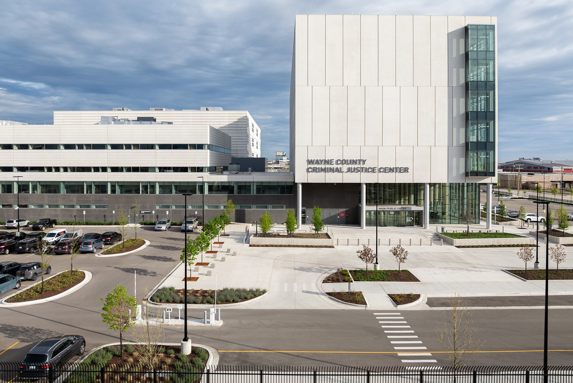 Civic plaza and entrance at the Wayne County Justice Center Detroit Michigan HOK
