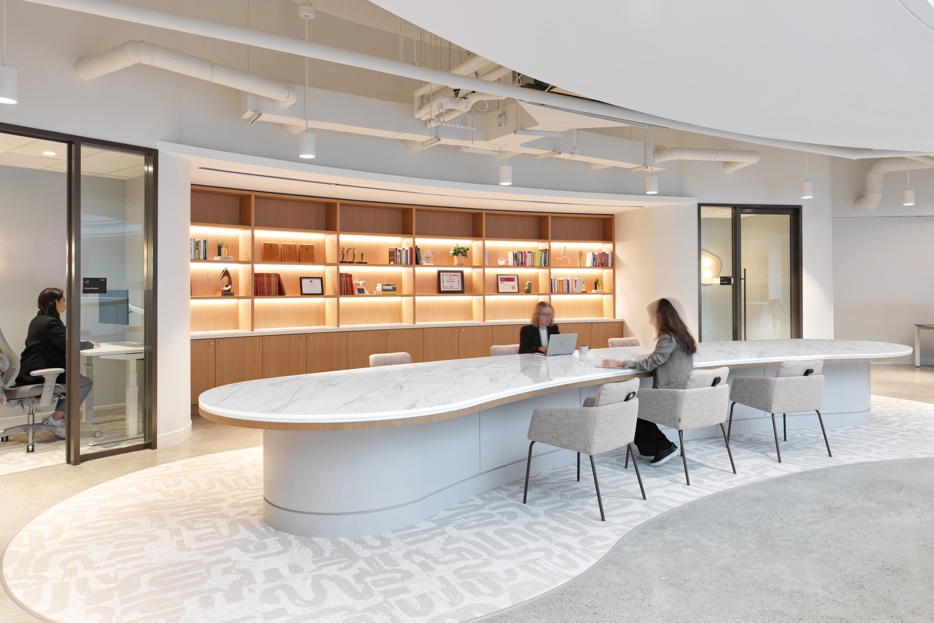 Collaboration zone with large white table at HOK-designed Ontario Power Generation headquarters