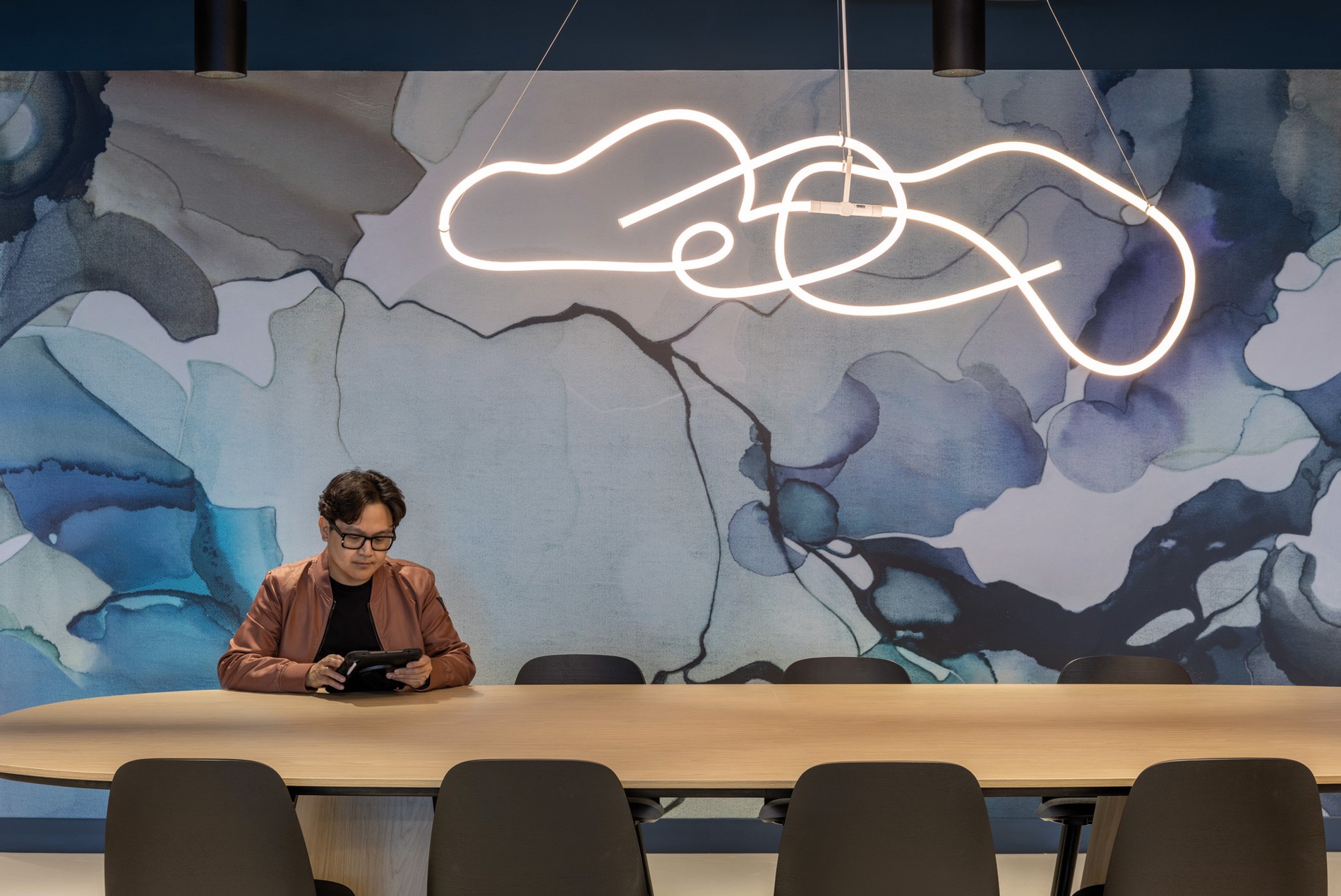 Conference table and expressive lighting at HOK-designed Ontario Power Generation headquarters