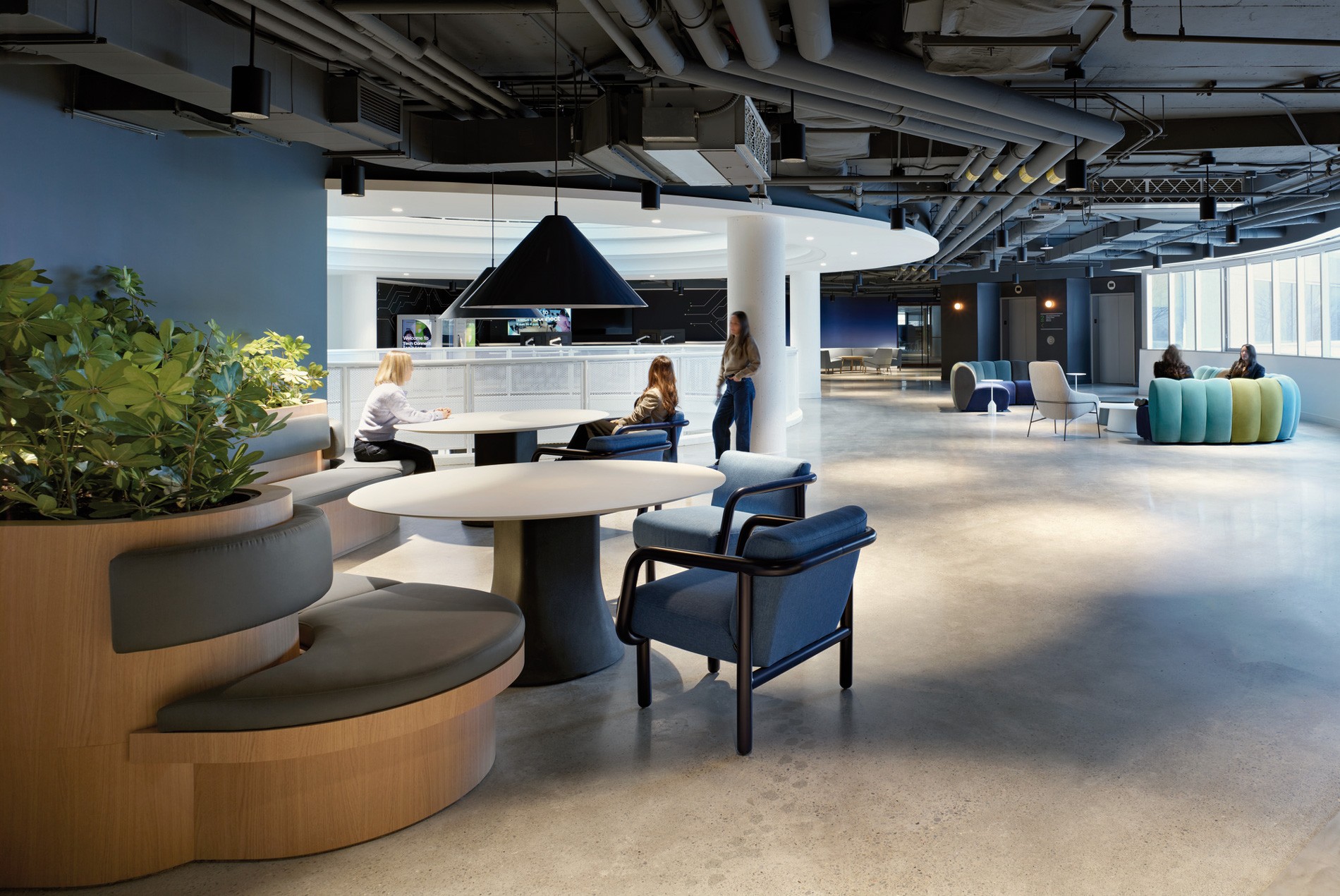 Lounge seating at HOK-designed Ontario Power Generation headquarters