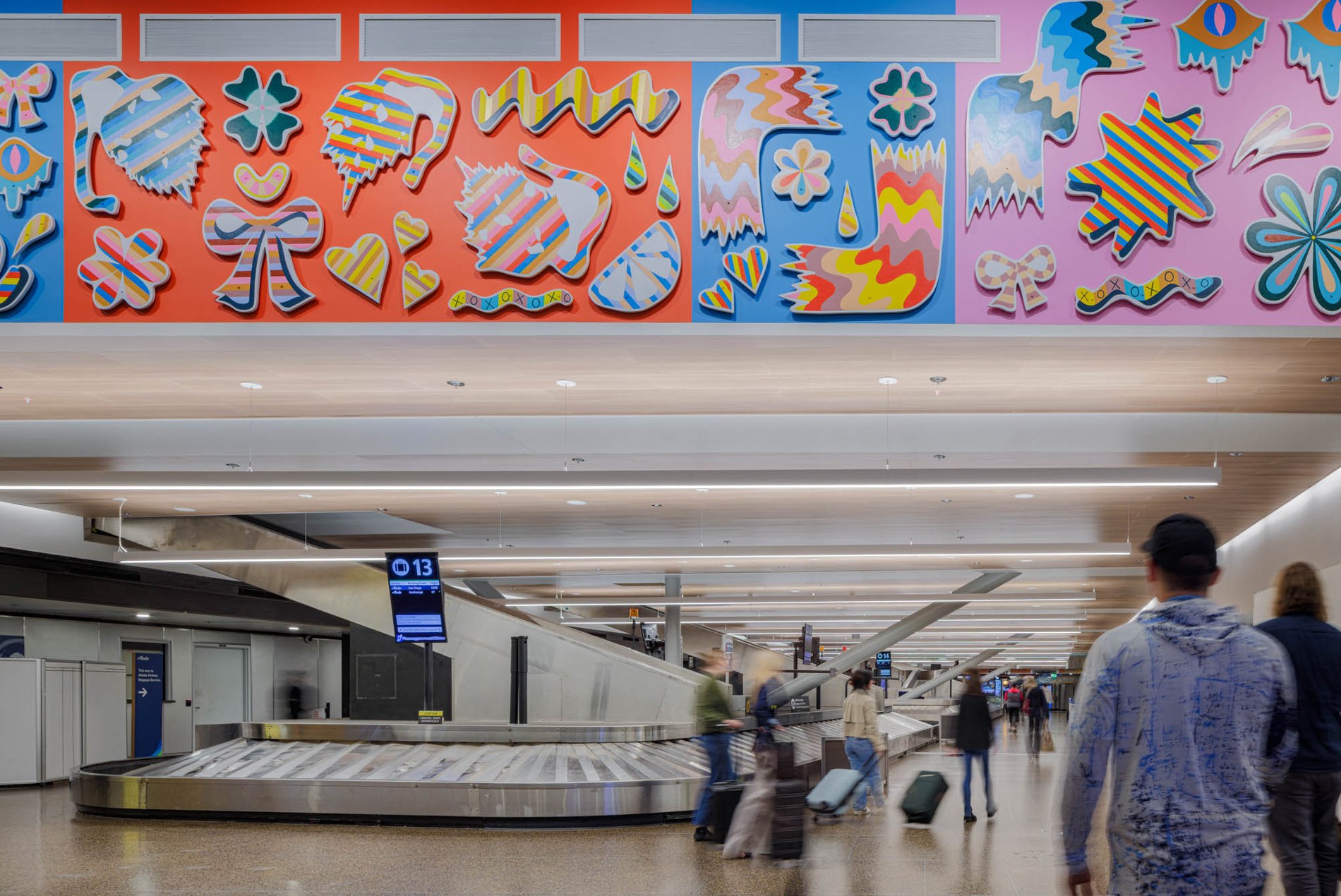 Modernized baggage claim by HOK for Alaska Airlines in the North Main Terminal at Seattle-Tacoma International Airport