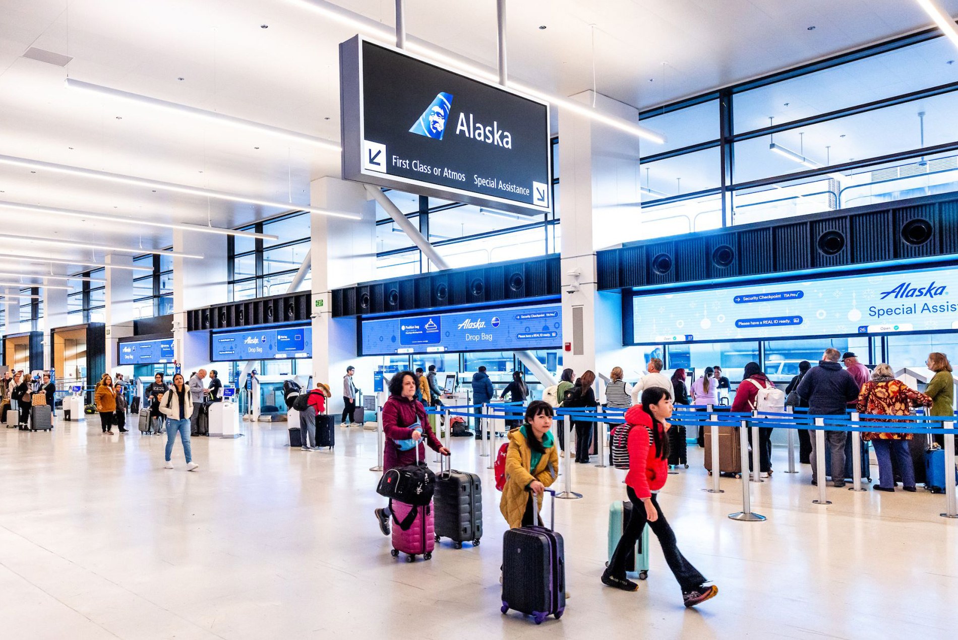 Modernized check-in hall by HOK for Alaska Airlines in the North Main Terminal at Seattle-Tacoma International Airport