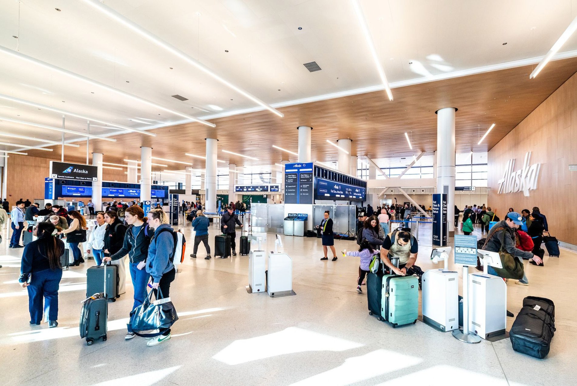 Modernized check-in hall by HOK for Alaska Airlines in the North Main Terminal at Seattle-Tacoma International Airport