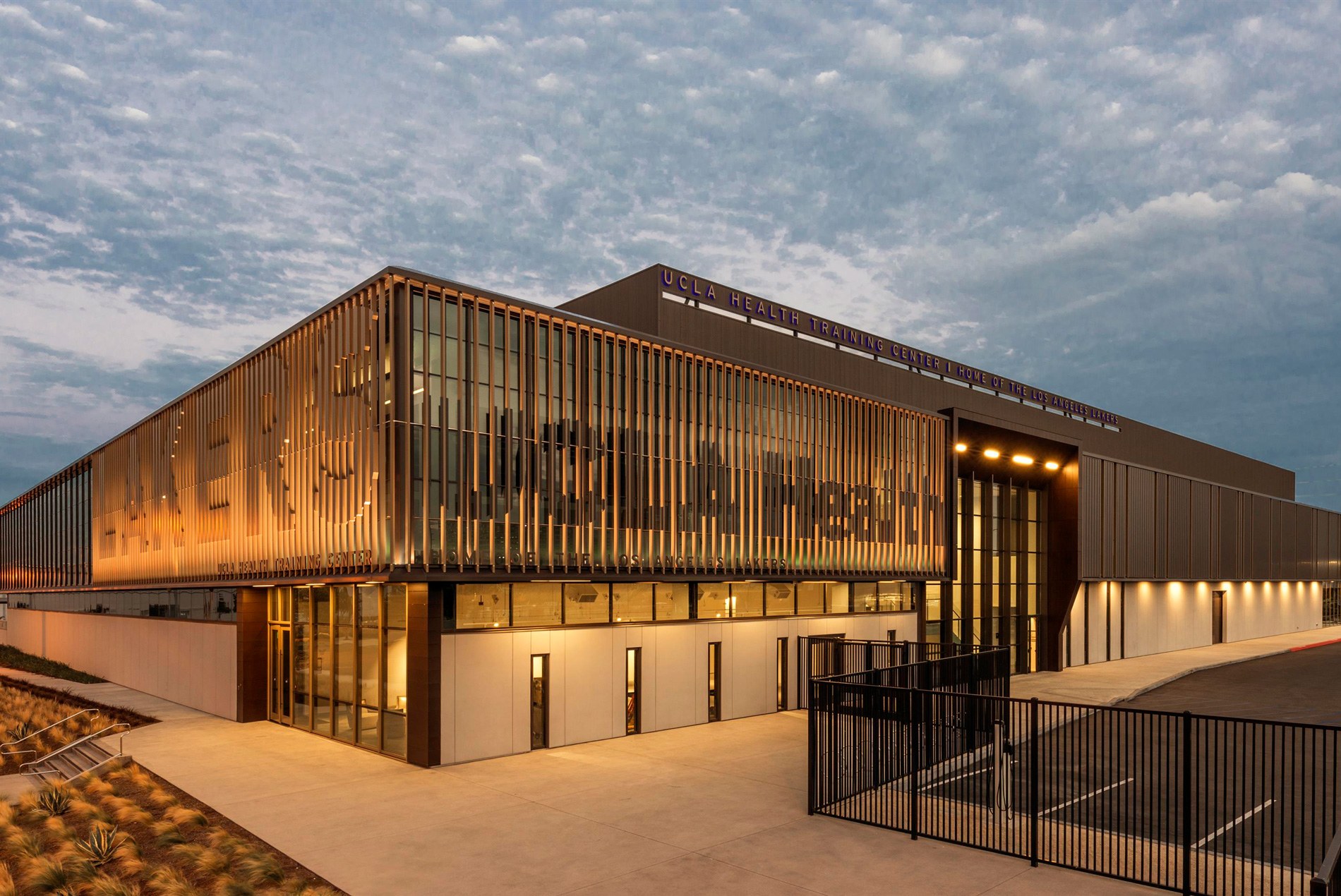UCLA Health Los Angeles Lakers training center designed by HOK + ROSSETTI