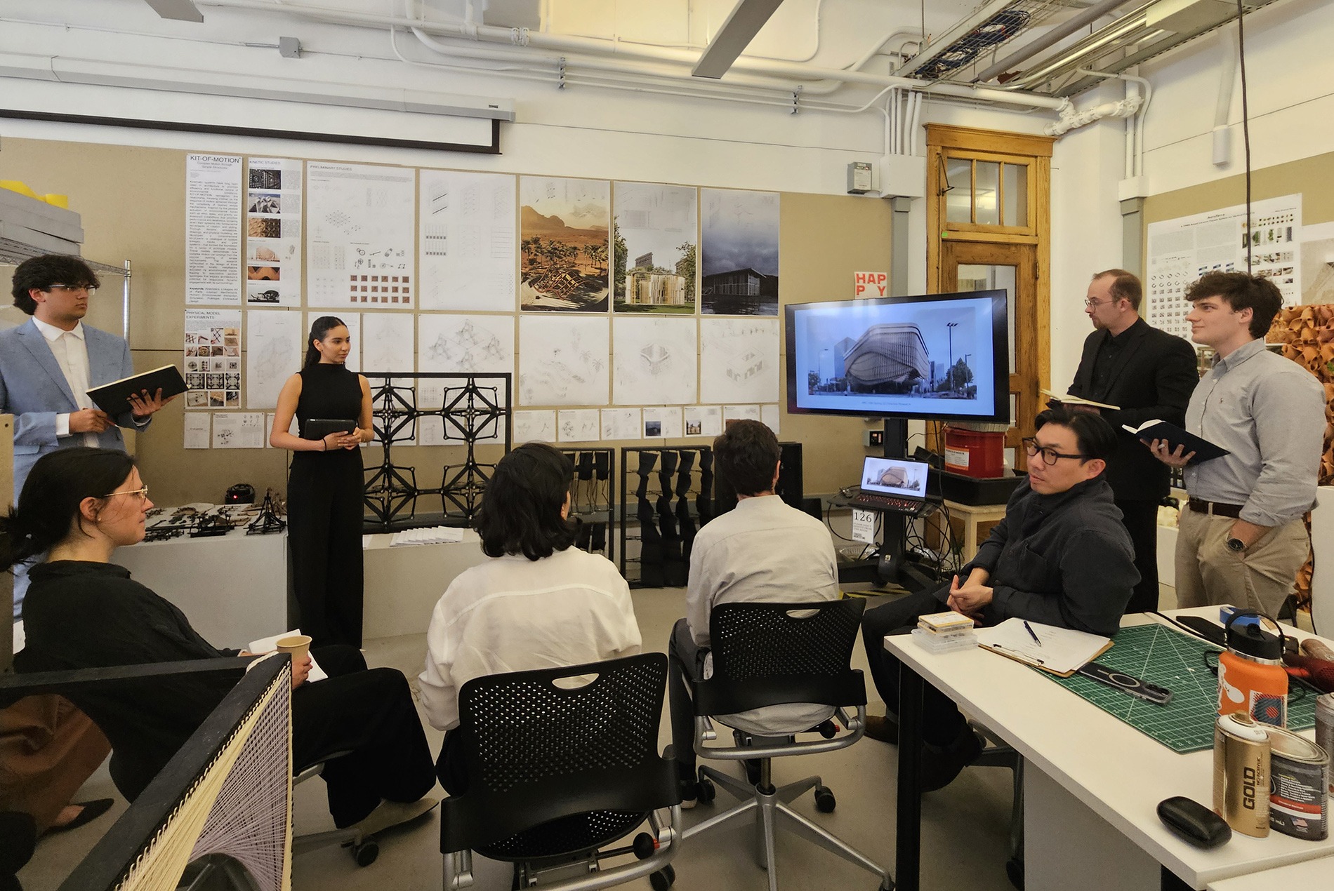 Syracuse University architectural student presenting to HOK's research team.