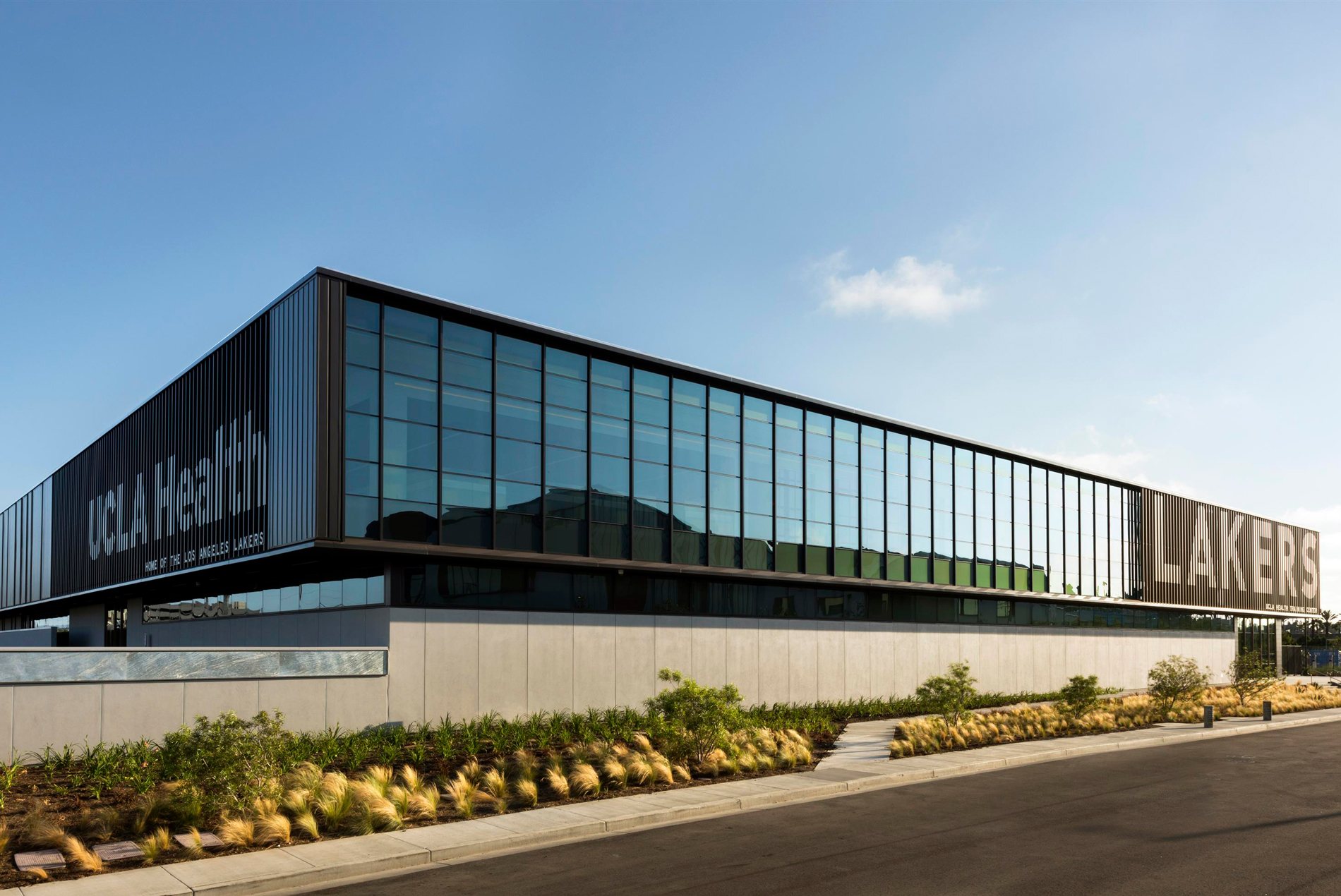 UCLA Health Los Angeles Lakers training center designed by HOK + ROSSETTI