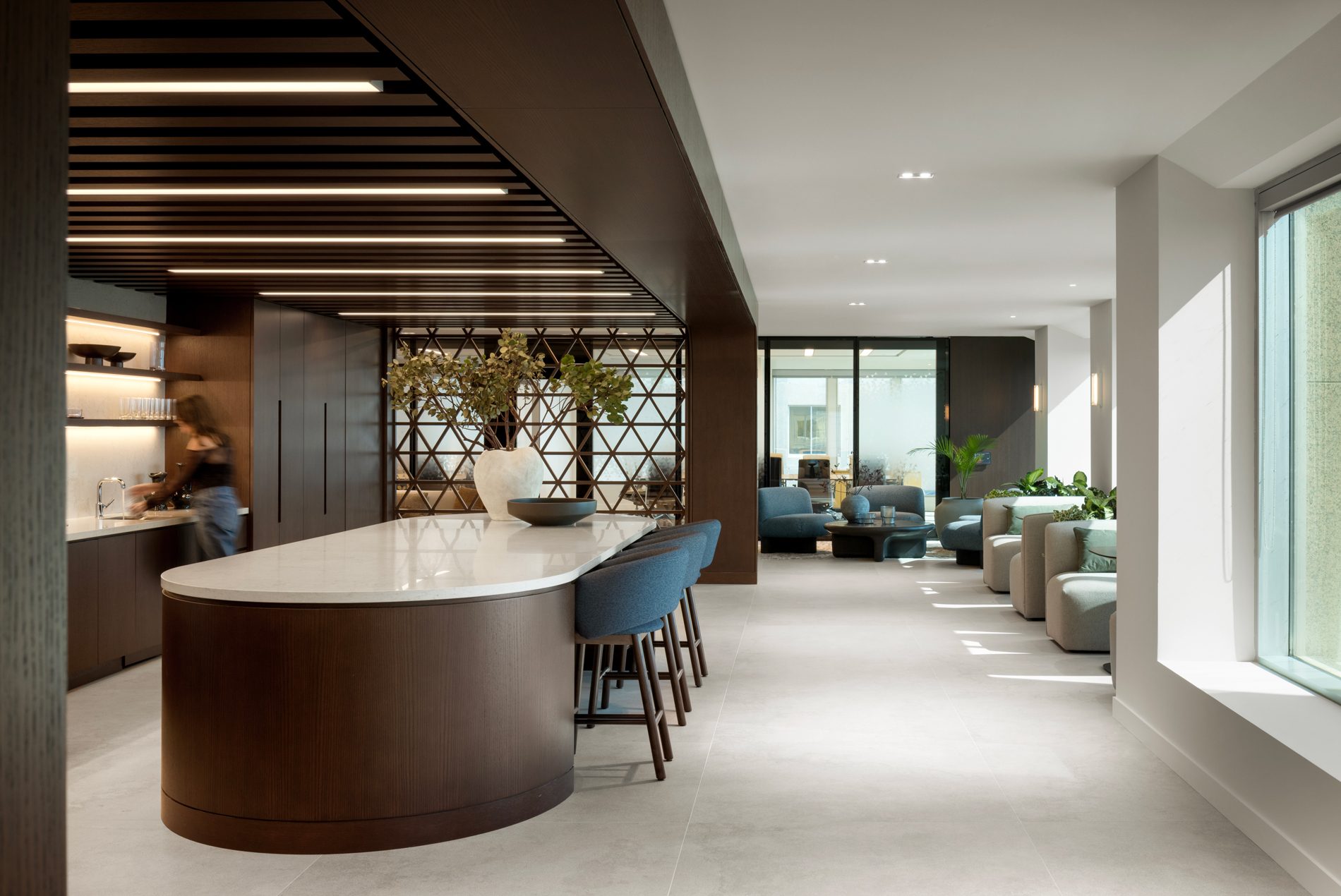 Client entertaining kitchen at HOK-designed Cassels law firm in Calgary
