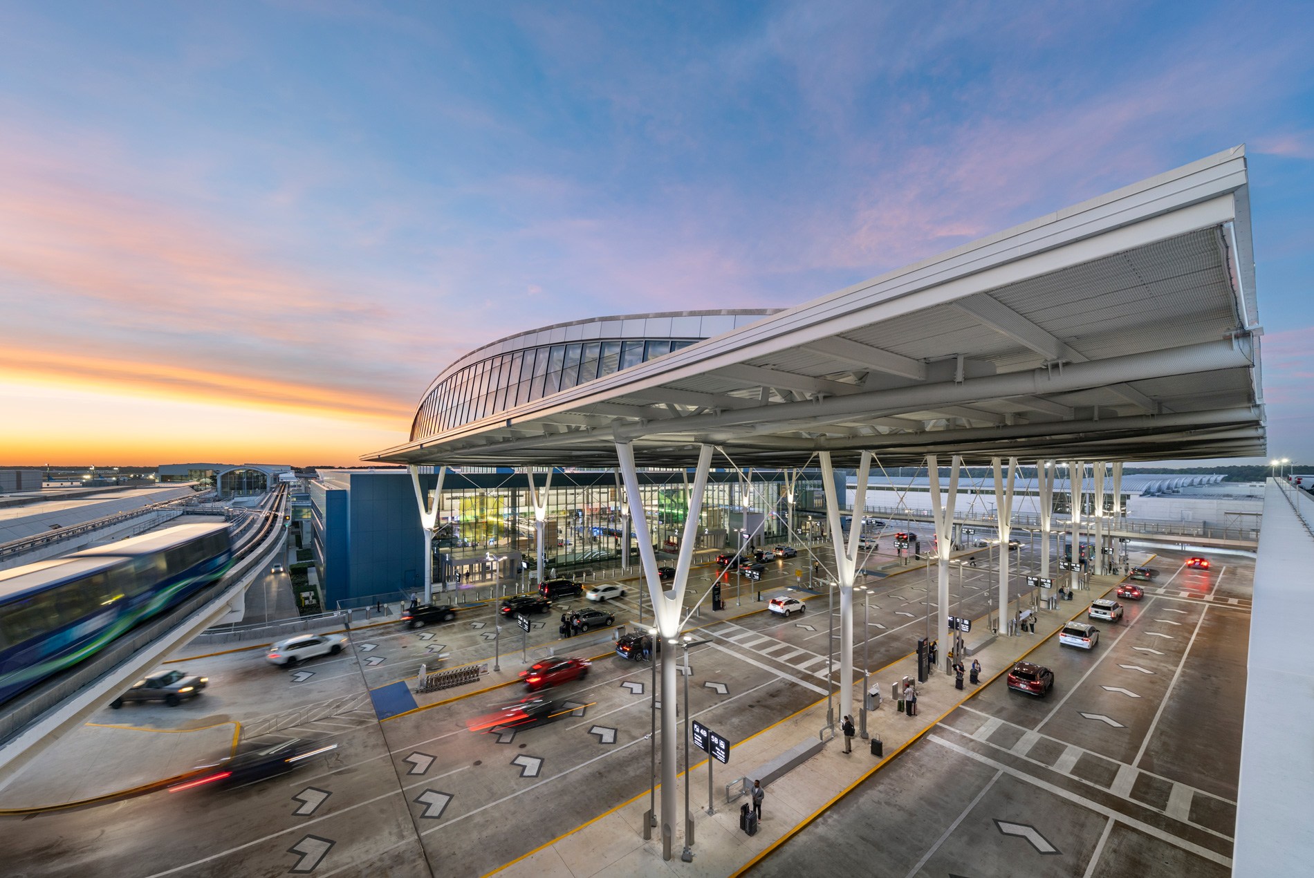 HOK-designed International Central Processor and Federal Inspection Services Building at George Bush Houston Intercontinental Airport
