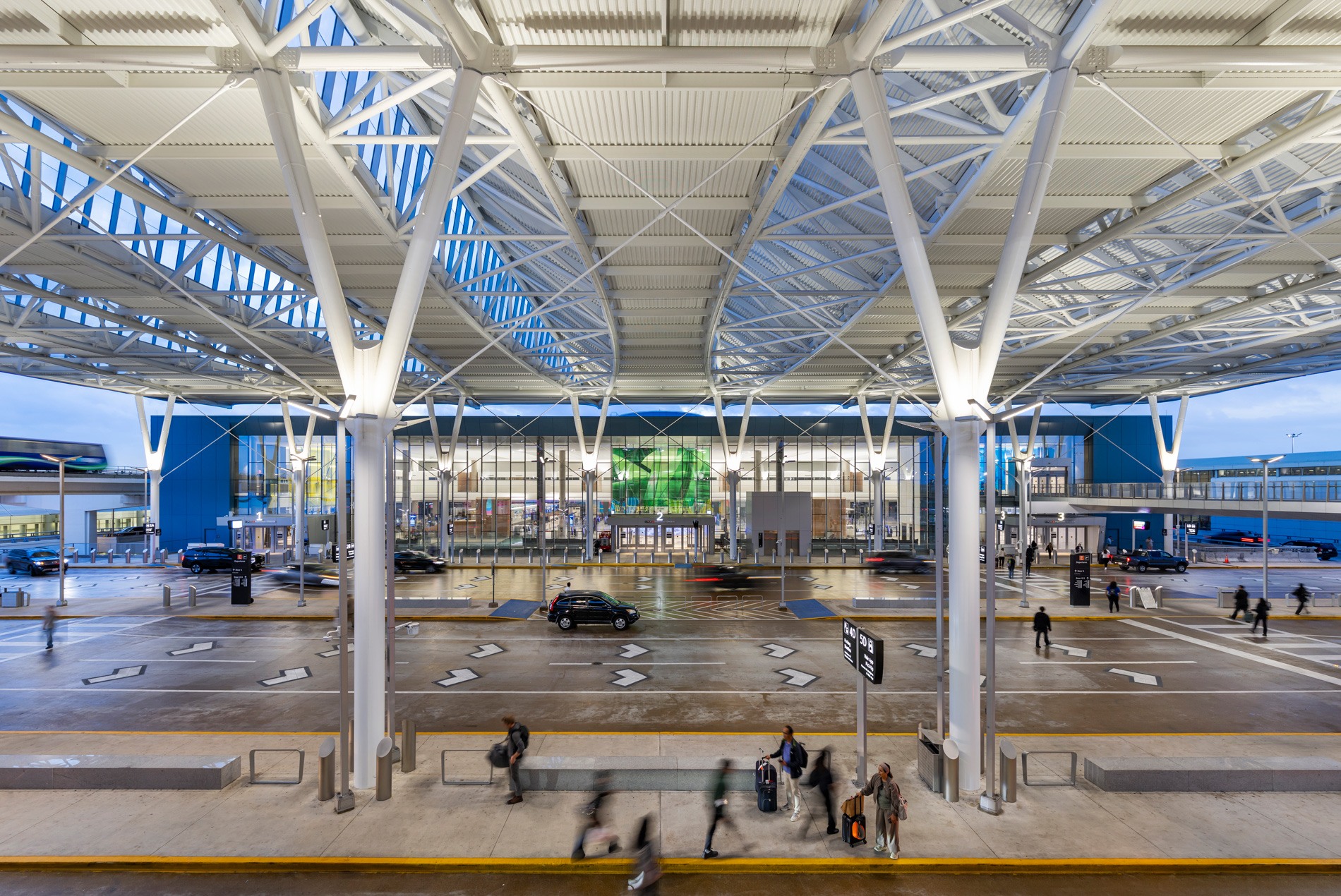 HOK-designed International Central Processor and Federal Inspection Services Building at George Bush Houston Intercontinental Airport
